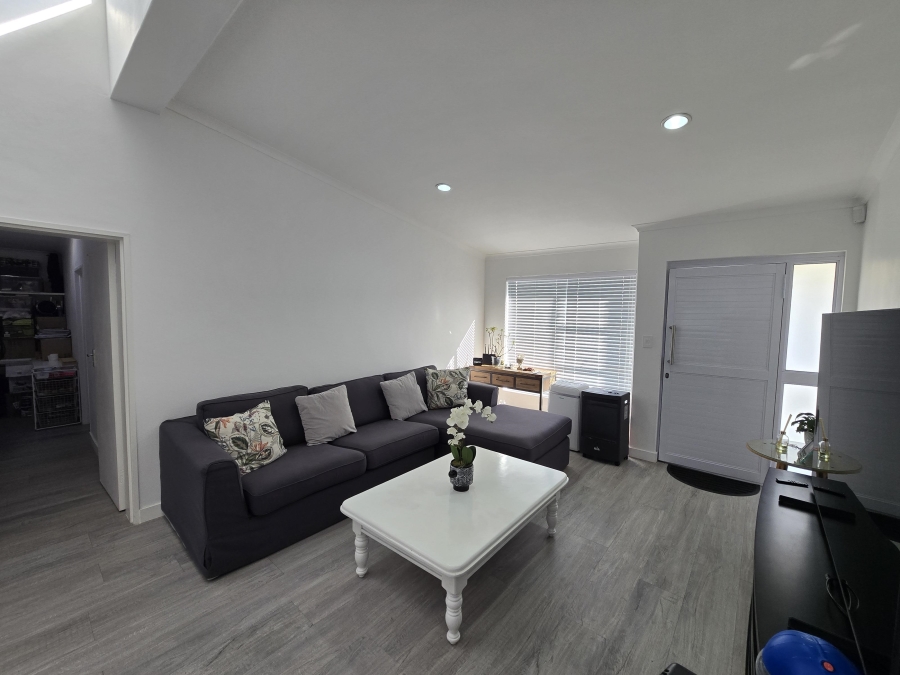 To Let 3 Bedroom Property for Rent in Protea Valley Western Cape